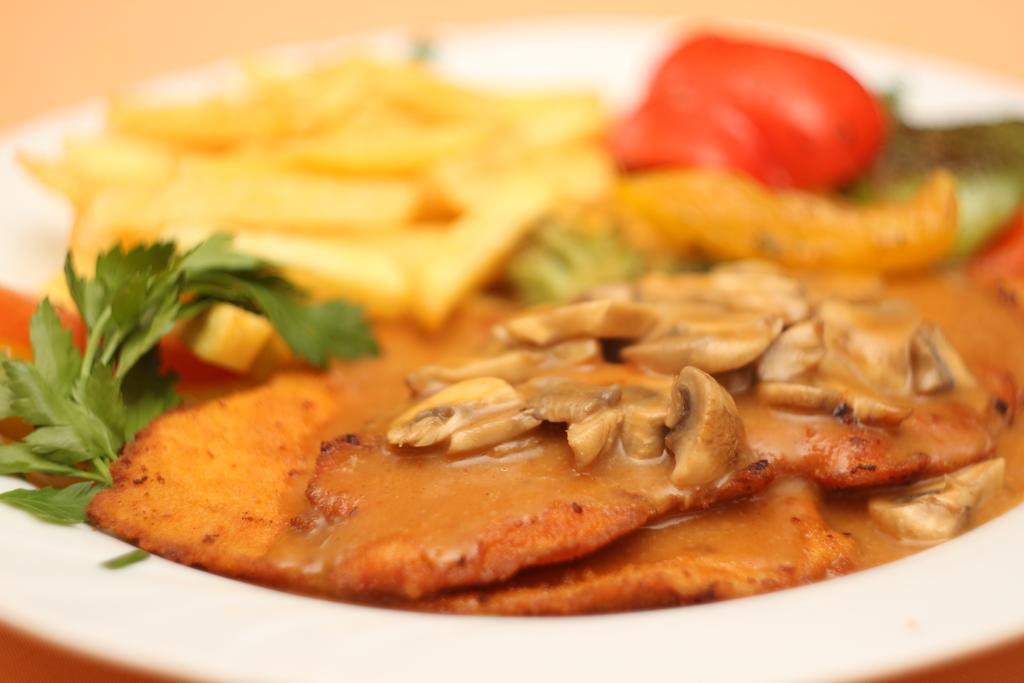 Hotel & Restaurant Am Kirschberg Alten Buseck エクステリア 写真