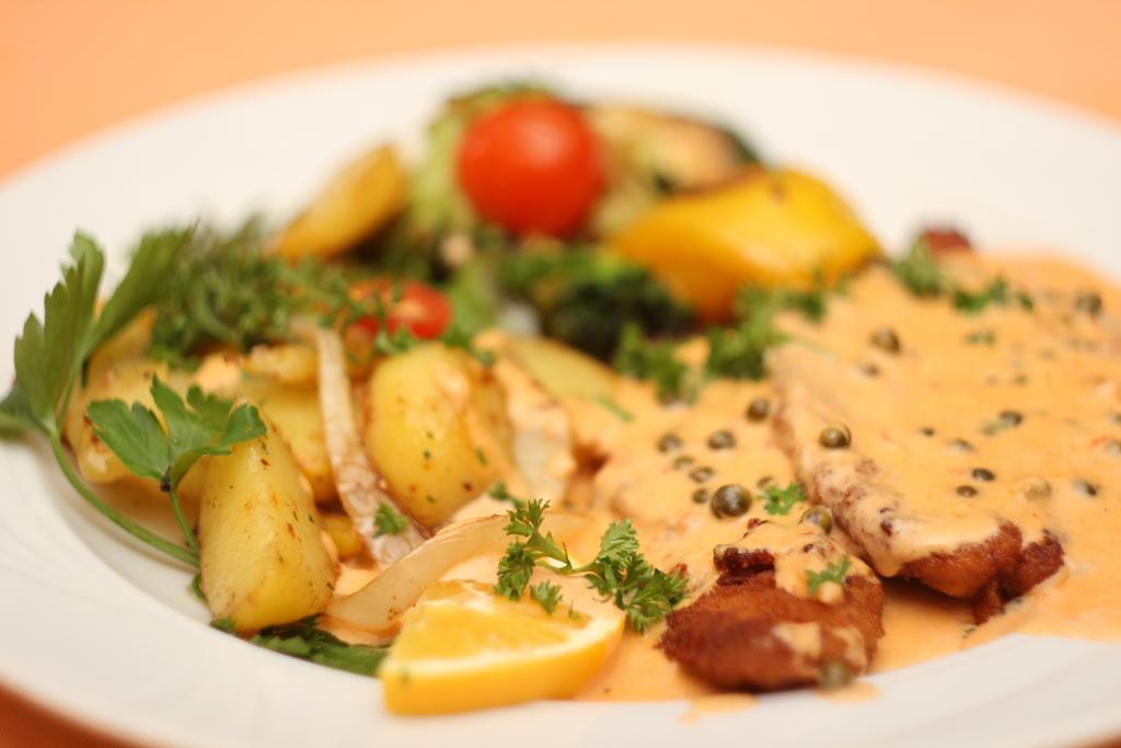 Hotel & Restaurant Am Kirschberg Alten Buseck エクステリア 写真