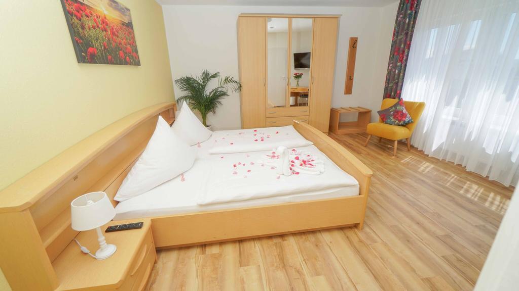 Hotel & Restaurant Am Kirschberg Alten Buseck エクステリア 写真