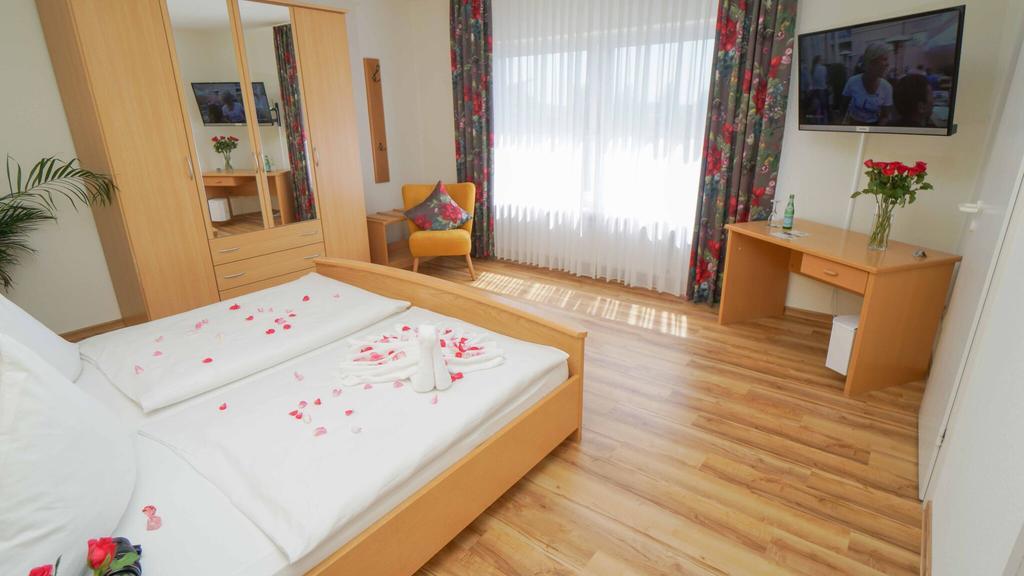 Hotel & Restaurant Am Kirschberg Alten Buseck エクステリア 写真