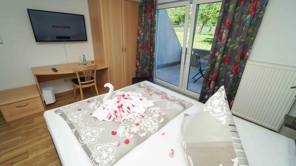 Hotel & Restaurant Am Kirschberg Alten Buseck エクステリア 写真